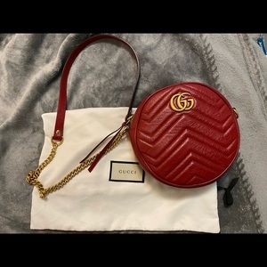 Gucci Marmont Mini Round Bag in Red